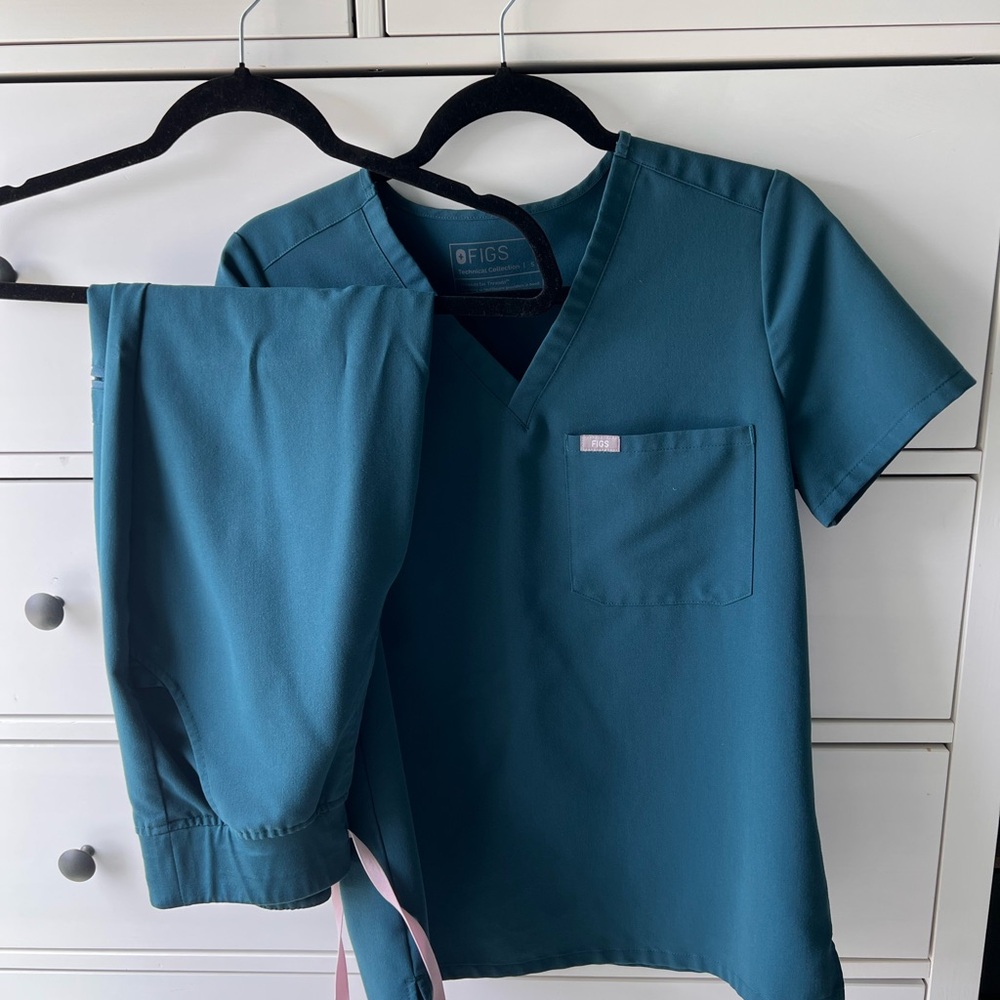 Figs Caribbean Blue Scrub Set